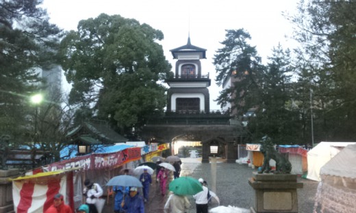 1番目の尾山神社、ここで集合写真を撮ります。