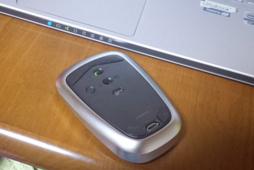 Logicool Ultrathin Touch Mouse T630の裏側
