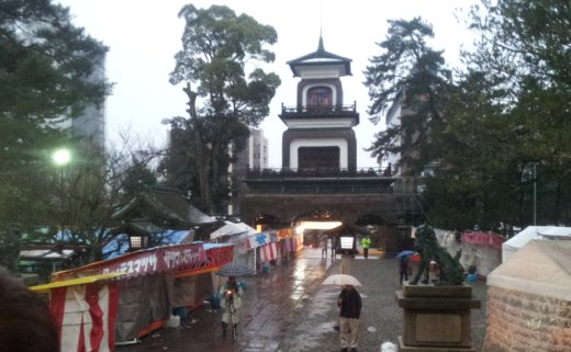 尾山神社、ここでいつも集合写真とります。