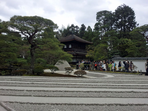 春の銀閣寺