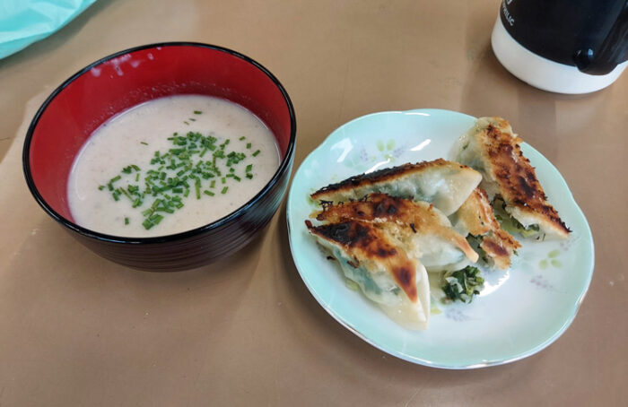 しいたけのポタージュスープとシャク餃子